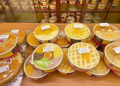 Inbox Davi Bakery Vũng Tàu để được tư vấn & đặt bánh bông lan trứng muối siêu hấp dẫn nha!