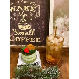 Bánh Mousse Matcha mứt trái cây