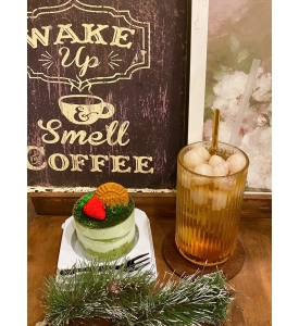 Bánh Mousse Matcha mứt trái cây