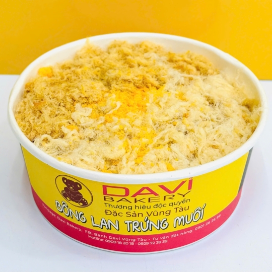 Bông lan trứng muối truyền thống