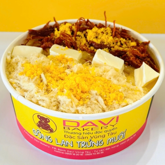 Bông lan trứng muối khô bò phô mai viên