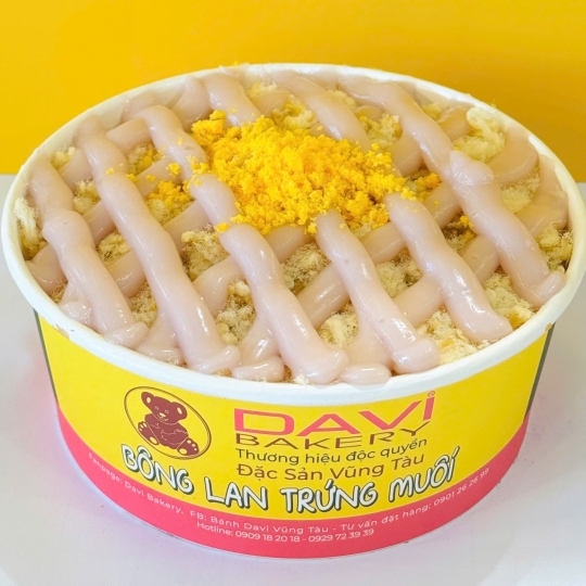 Bông lan trứng muối bơ trứng khoai môn