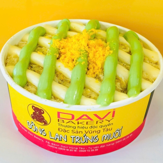 Bông lan trứng muối phô mai matcha