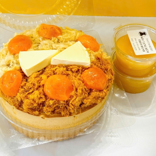 Bông lan trứng muối chà bông phô mai sốt đặc biệt - bánh ổ lớn