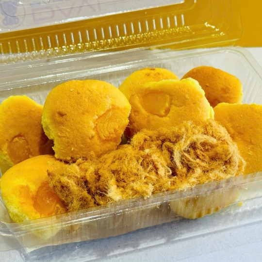 Bông lan trứng muối chà bông - bánh nhỏ