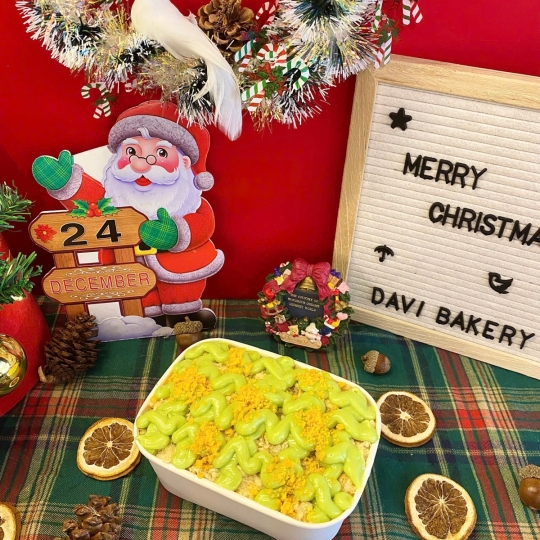 Bông lan trứng muối lá dứa chà bông - mẫu mới