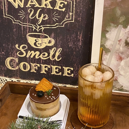 Bánh Mousse Socola mứt trái cây